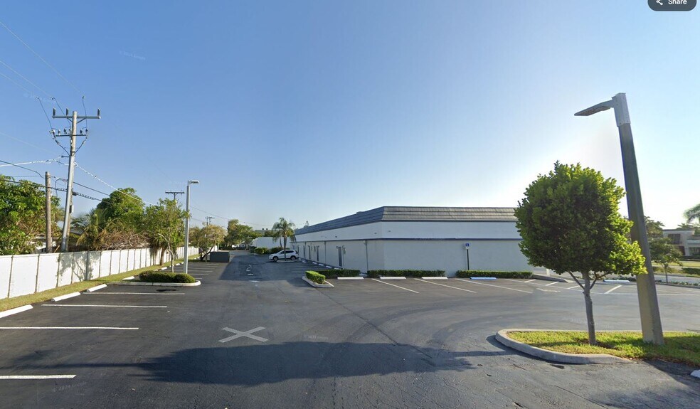 More Photos Of 3251-3259 N Federal Hwy, Boca Raton General Retail For Lease