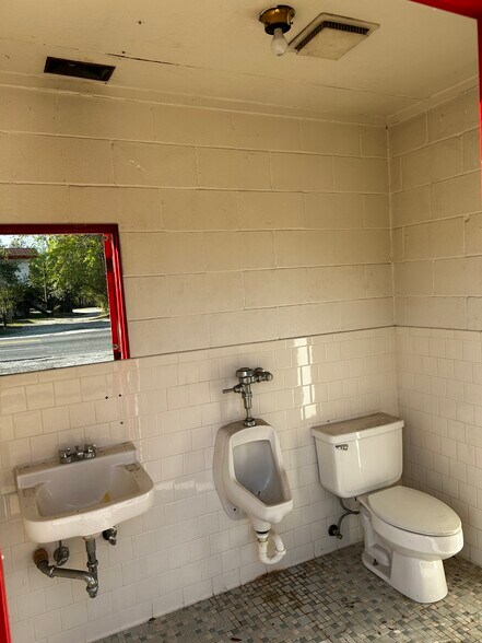 More Photos Of 3039 Crawfordville Hwy, Crawfordville Office Residential For Lease