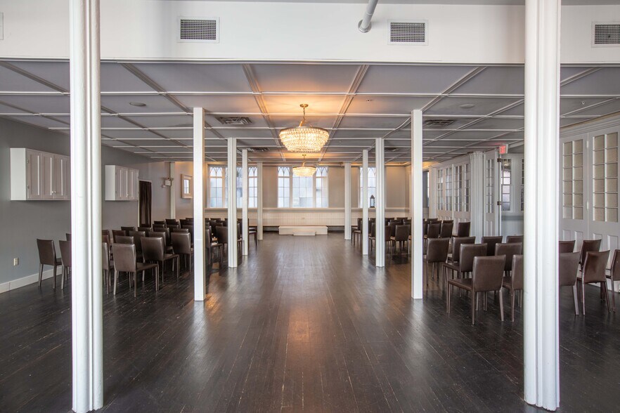 More Photos Of 15 Chestnut St, Portland Specialty For Sale