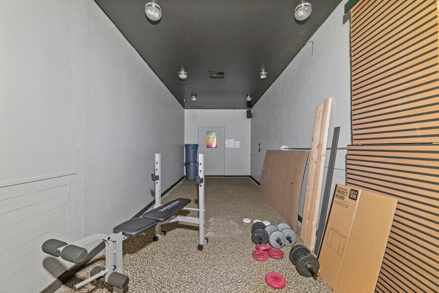 More Photos Of 603 S Riverside Ave, Medford General Retail For Sale