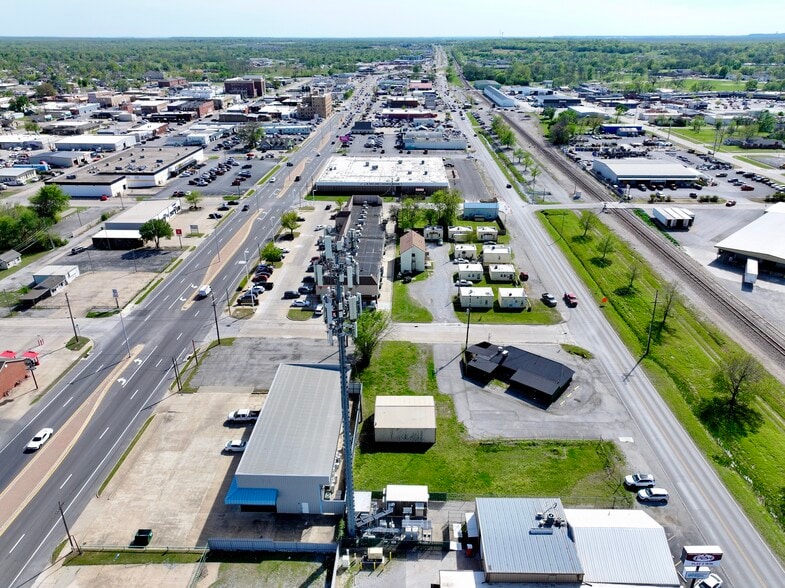 More Photos Of 500 N J. M. Davis Blvd, Claremore Restaurant For Sale