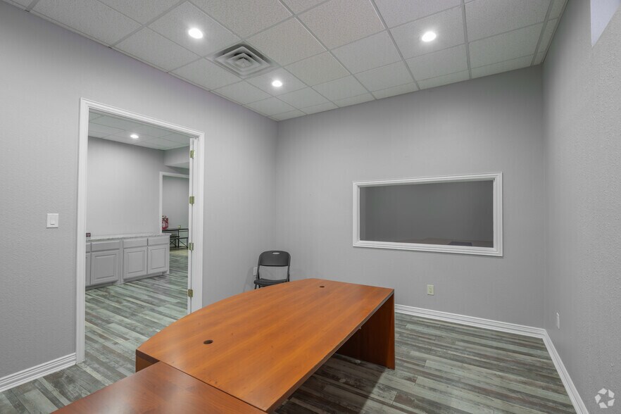 More Photos Of 2910 Edith Ln, Haltom City Light Manufacturing For Sale