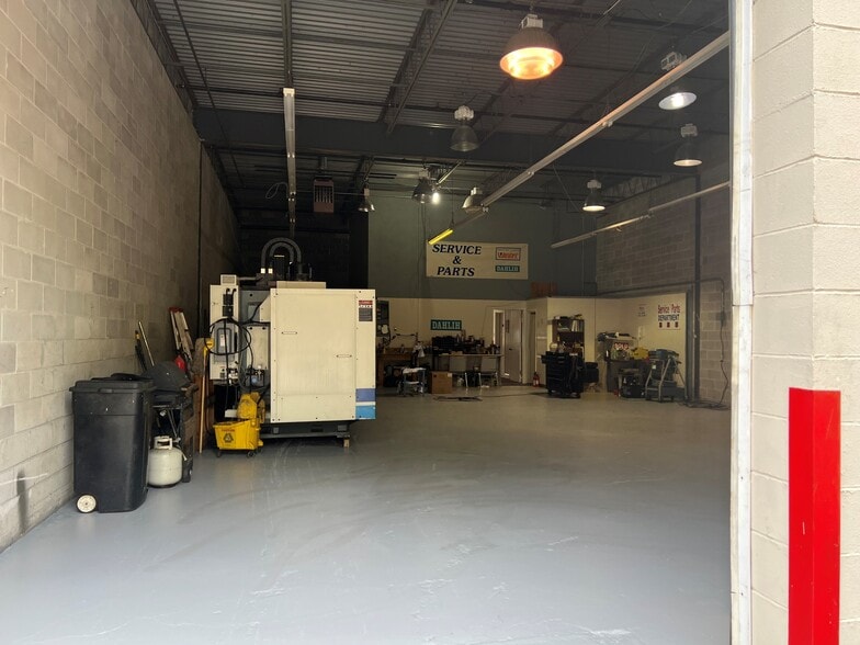 More Photos Of 1531-1563 Lincoln Ave, Holbrook Warehouse For Sale