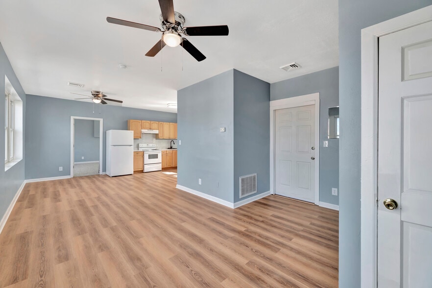 More Photos Of 804 N Lincoln St, Wilmington Storefront Retail Residential For Sale