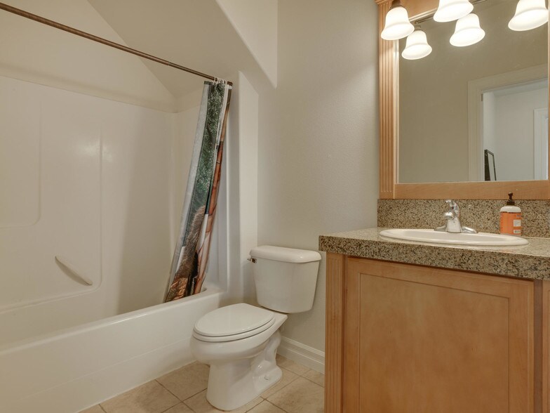 More Photos Of 1647 NE Market Dr, Fairview Apartments For Sale