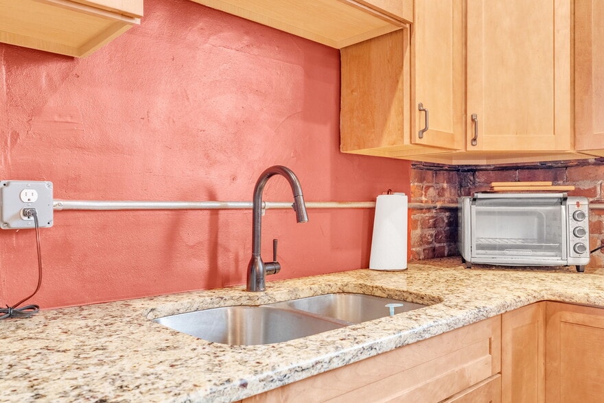 More Photos Of 306-310 Huron Ave, Port Huron Freestanding For Sale