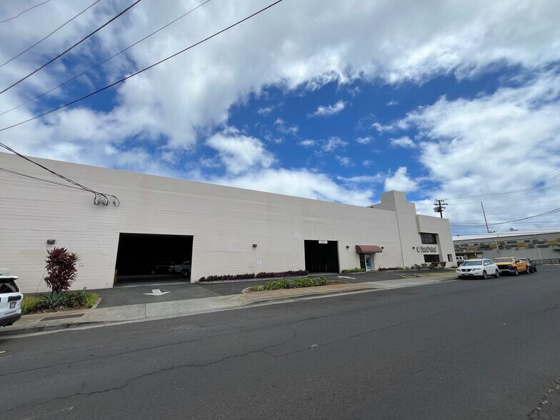 More Photos Of 1244 Kaumualii St, Honolulu Bank For Lease