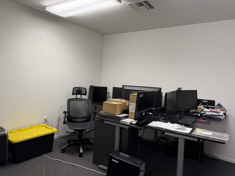 More Photos Of 7700-7704 Kester Ave, Van Nuys Warehouse For Lease