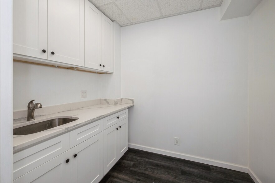 More Photos Of 2846 Sunrise Hwy, Bellmore General Retail For Sale