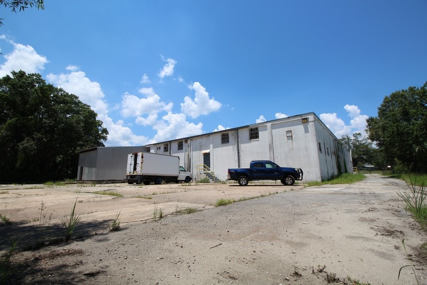 More Photos Of 3511 Walnut St, Jacksonville Warehouse For Lease