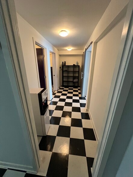 More Photos Of 12319 Ventura Blvd, Studio City Storefront For Lease