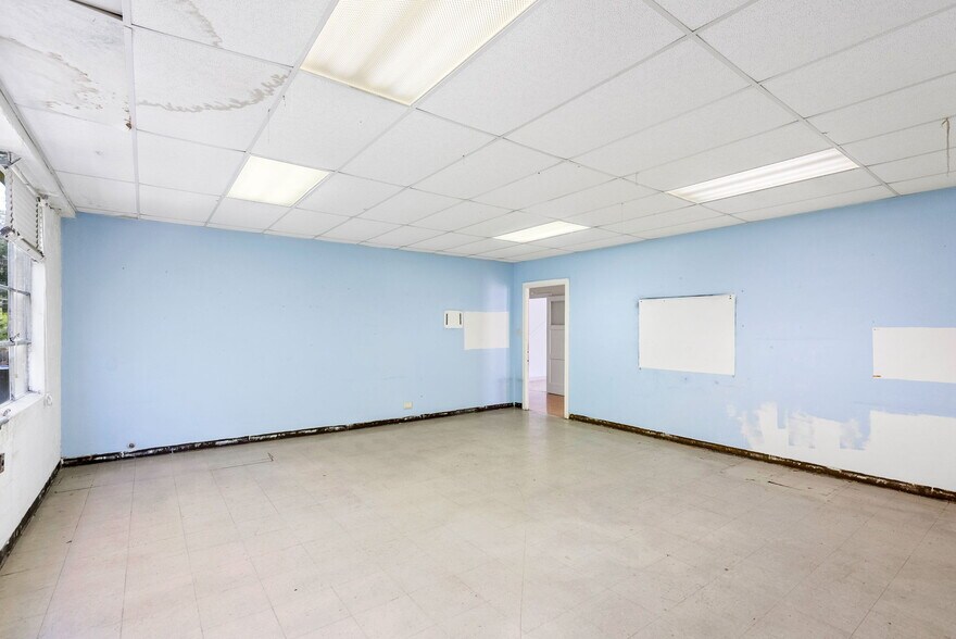 More Photos Of 1701 W Woodlawn Ave, San Antonio Religious Facility For Sale