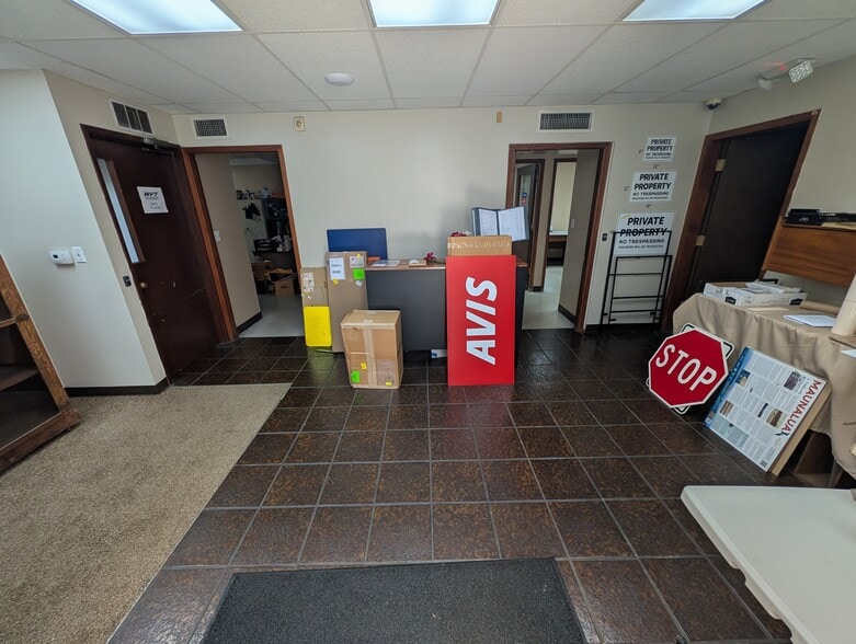More Photos Of 1724 Hart St, Honolulu Warehouse For Lease
