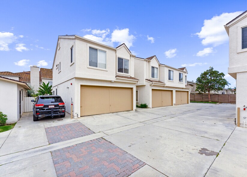 More Photos Of 553-555 Victoria St, Costa Mesa Apartments For Sale