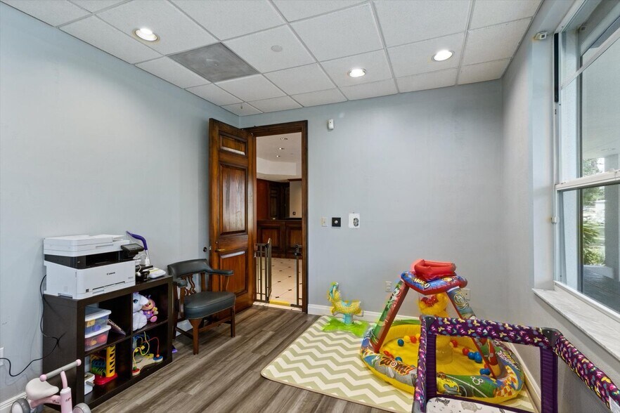 More Photos Of 268 S Suncoast Blvd, Crystal River Office For Sale