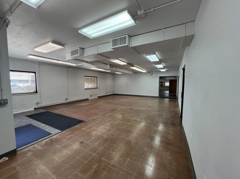 More Photos Of 3600-3610 S Huron St, Englewood Warehouse For Sale