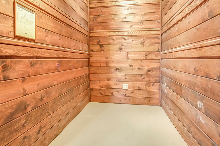 More Photos Of 901 N Maclay Ave, San Fernando Freestanding For Sale