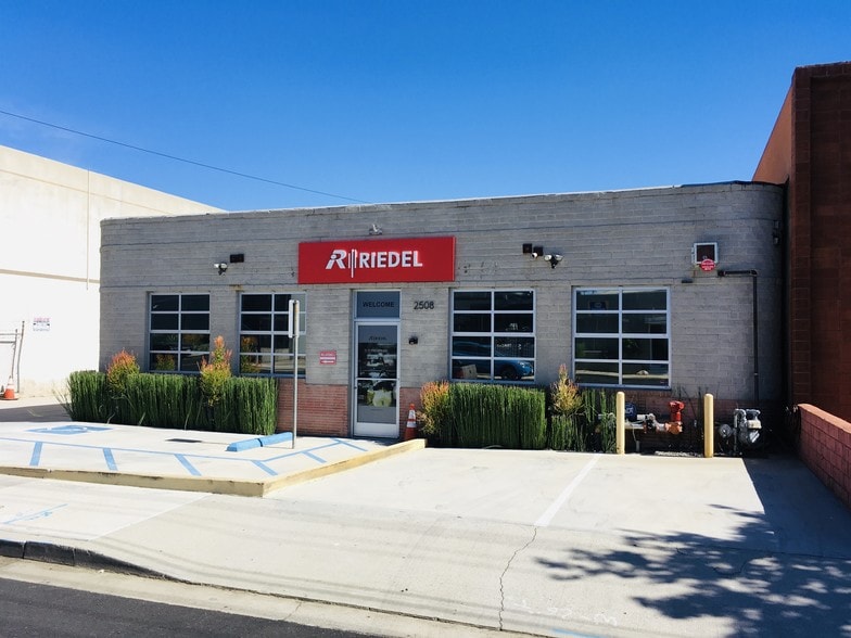 More Photos Of 2508 N Ontario St, Burbank Light Distribution For Sale