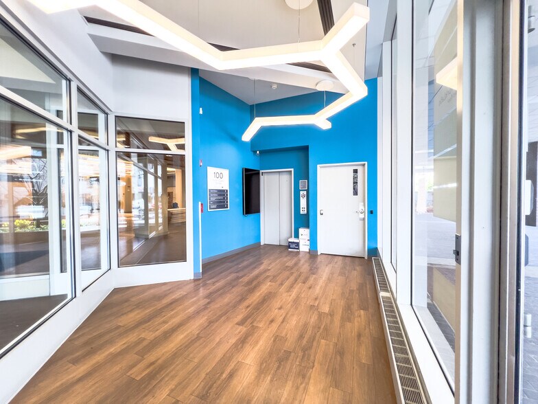 More Photos Of 100 N Queen St, Lancaster Office For Sale