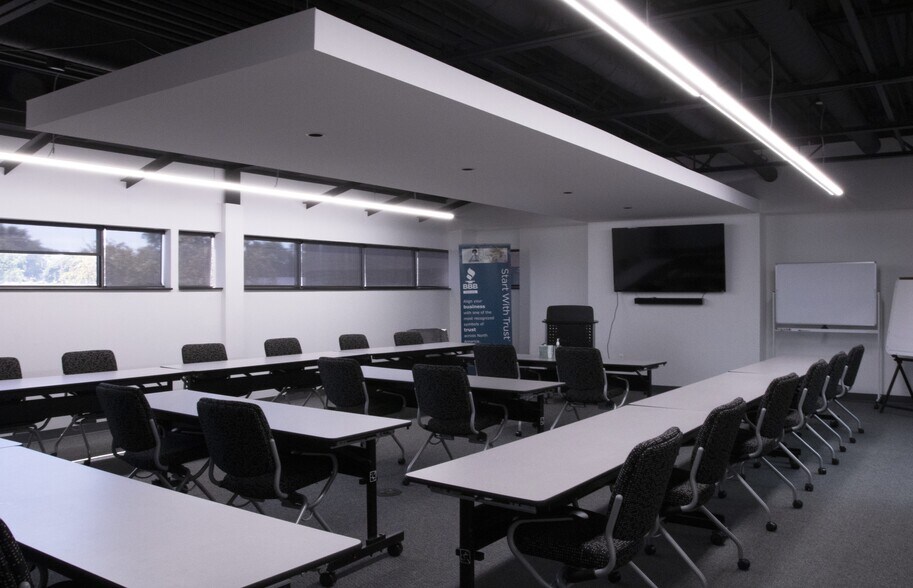 More Photos Of 20300 W 12 Mile Rd, Southfield Office For Lease
