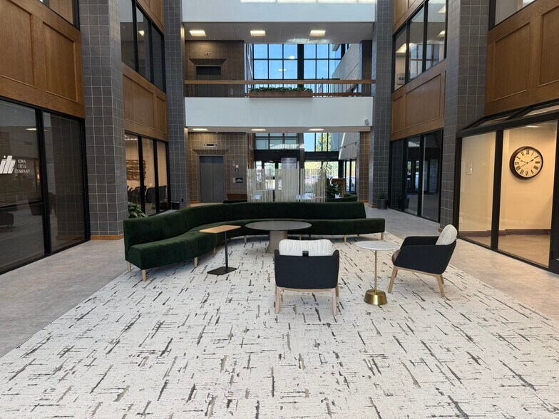 More Photos Of 1415 28th St, West Des Moines Office For Lease