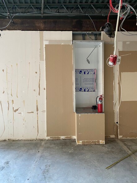 More Photos Of 123 E Route 59, Nanuet Freestanding For Lease