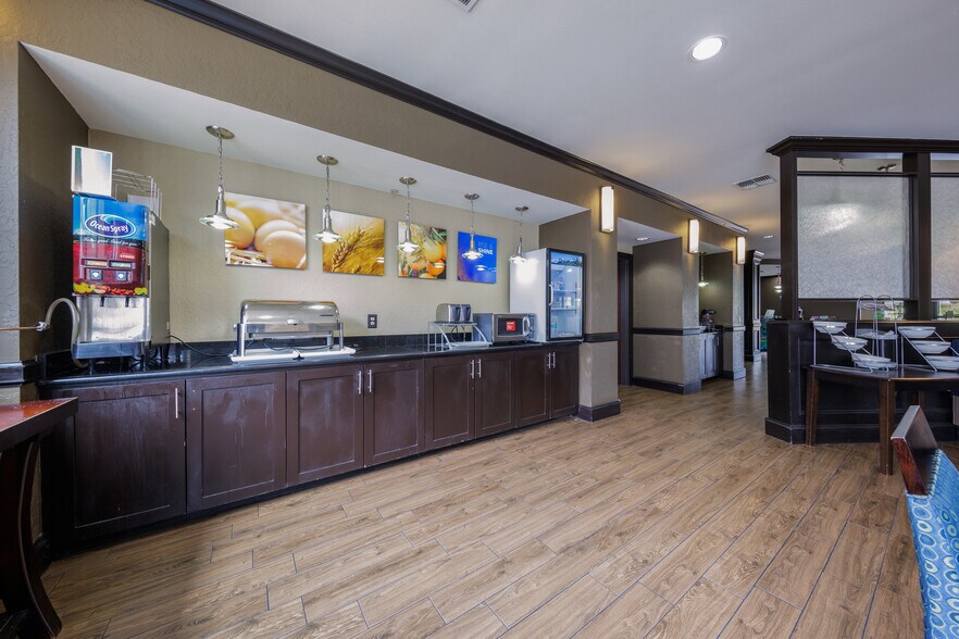 More Photos Of 201 SE Interstate Dr, Lawton Hotel For Sale