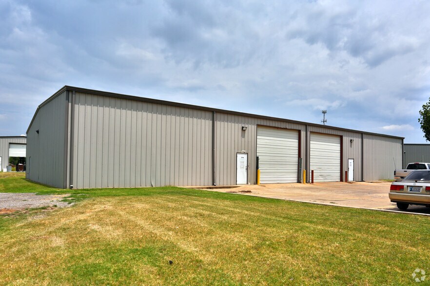 Primary Photo Of 239 NW 95th St, Oklahoma City Manufacturing For Lease