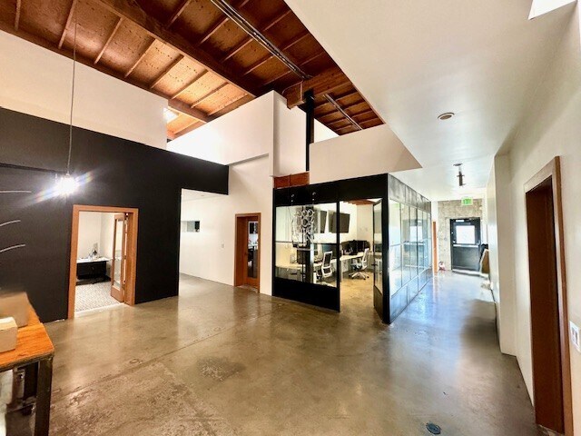 More Photos Of 1648 10th St, Santa Monica Loft Creative Space For Sale