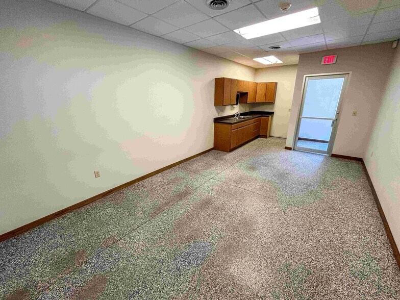 More Photos Of 601 4th St, De Smet Warehouse For Lease