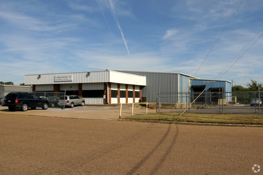 More Photos Of 5334 Republic Dr, Memphis Distribution For Sale