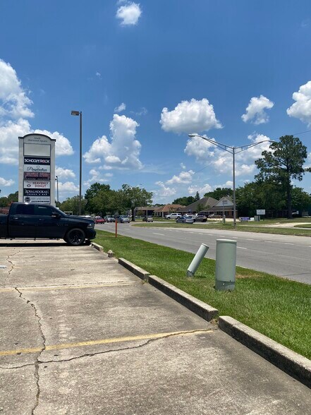 More Photos Of 5830 S Sherwood Forest Blvd, Baton Rouge Freestanding For Lease