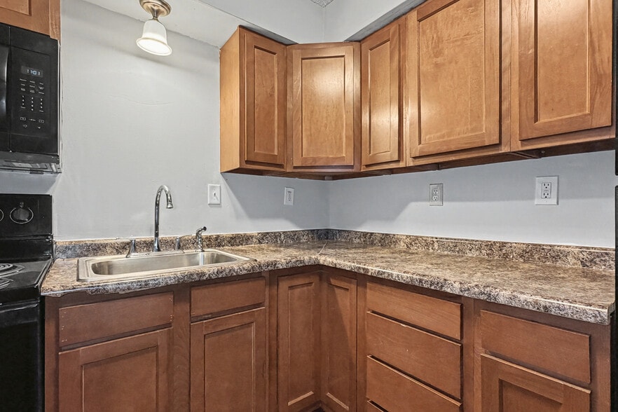More Photos Of 6920 SW 9th St, Des Moines Apartments For Sale