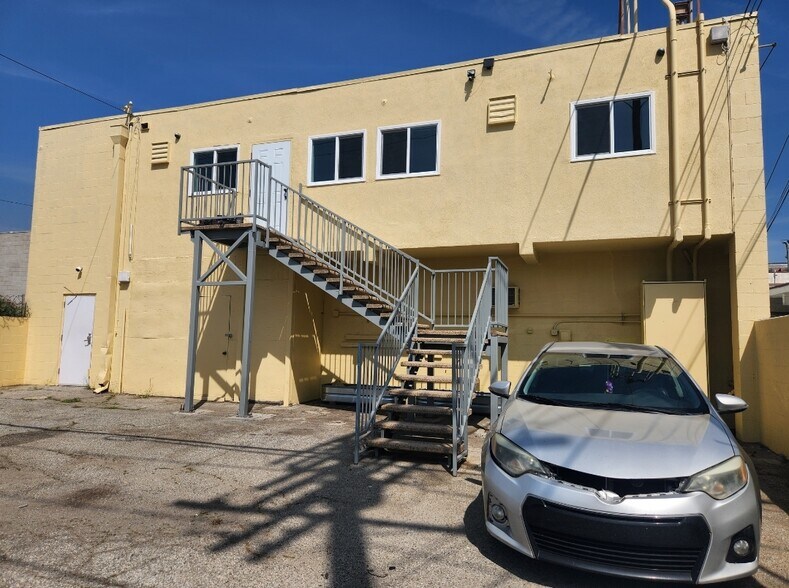More Photos Of 953 S Raymond Ave, Pasadena Service For Lease