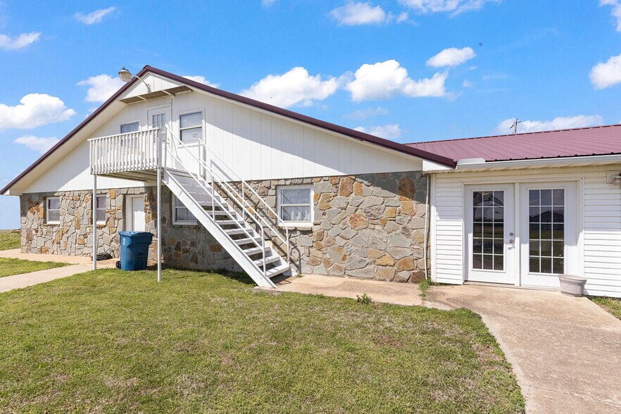 More Photos Of 58225 US-60, Fairland General Retail For Sale