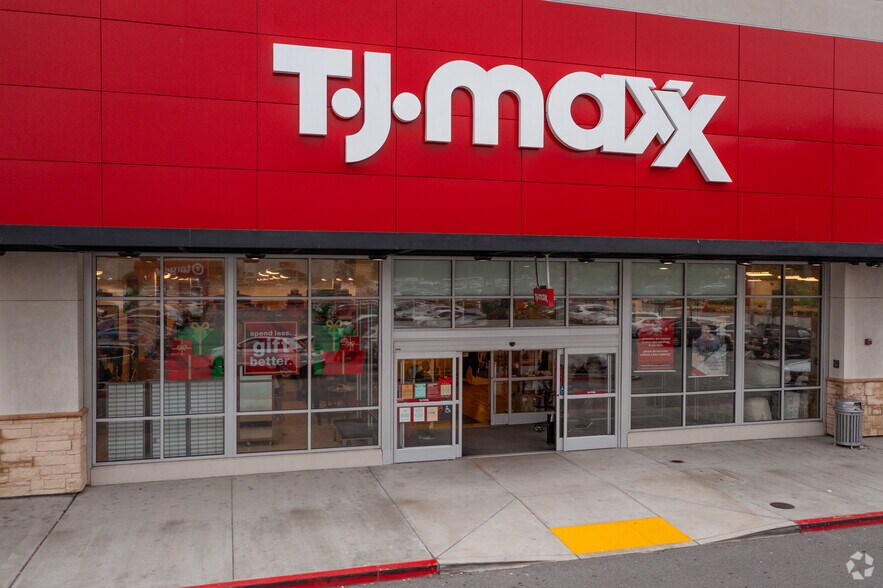 More Photos Of 3 Serramonte Ctr, Daly City Storefront For Lease