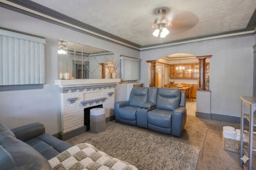 More Photos Of 2822 S La Salle Ave, Los Angeles Apartments For Sale