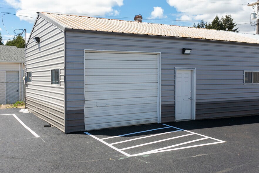 More Photos Of 1091 Chemawa, Keizer Warehouse For Lease