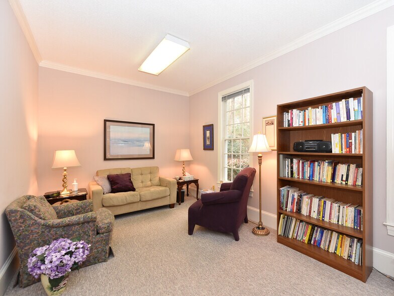 More Photos Of 5561 McNeely Dr, Raleigh Office For Lease