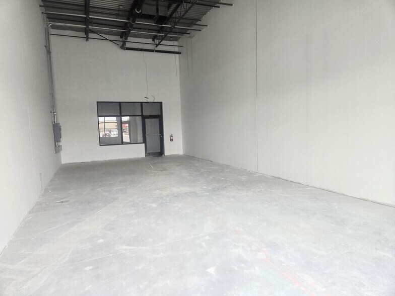 More Photos Of 15 Rice Rd, Welland General Retail For Lease