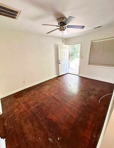 More Photos Of 208 SW Doane St, Atlanta Multifamily For Sale