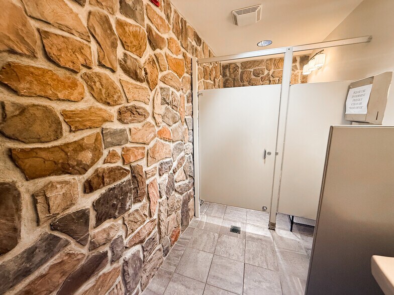 More Photos Of 3 Mapleton Rd, Princeton Office For Sale