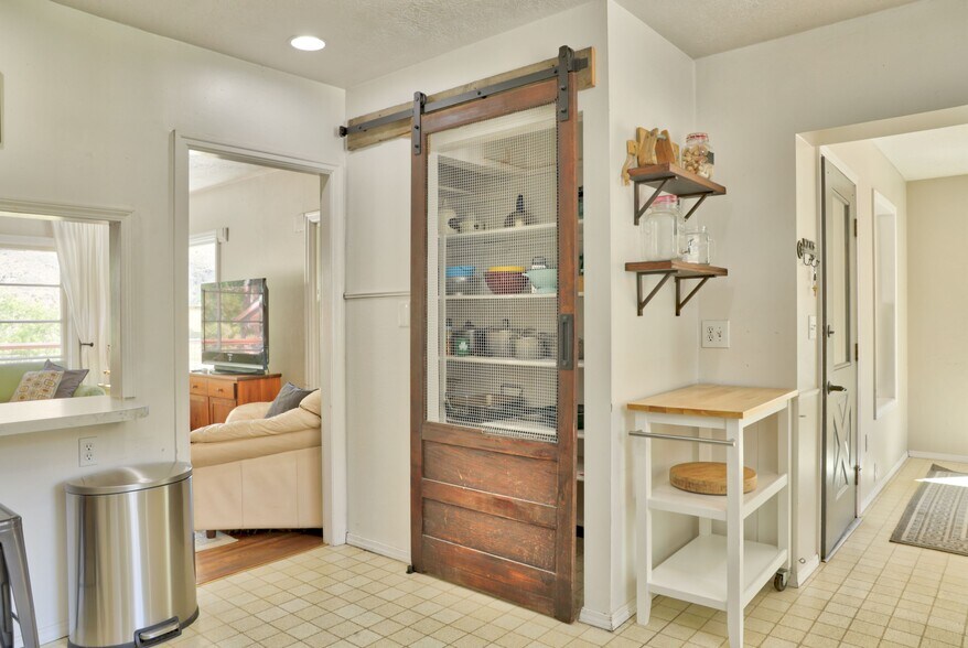 More Photos Of 27035 Snake River Rd, Huntington Specialty For Sale