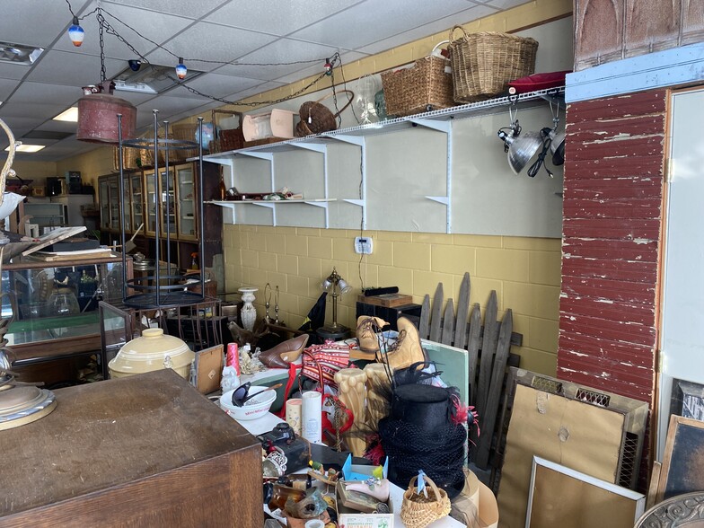 More Photos Of 357 W Austin St, Giddings General Retail For Sale
