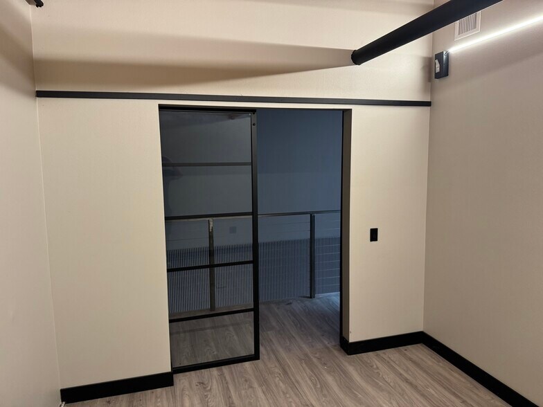 More Photos Of 4125 Market St, Ventura Light Manufacturing For Sale