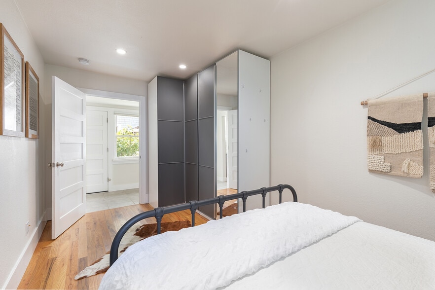 More Photos Of 1030 G St, Napa Apartments For Sale