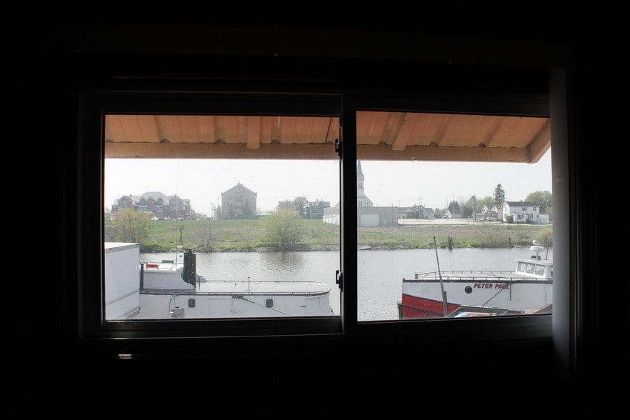More Photos Of 1204 18th St, Two Rivers Bar For Sale