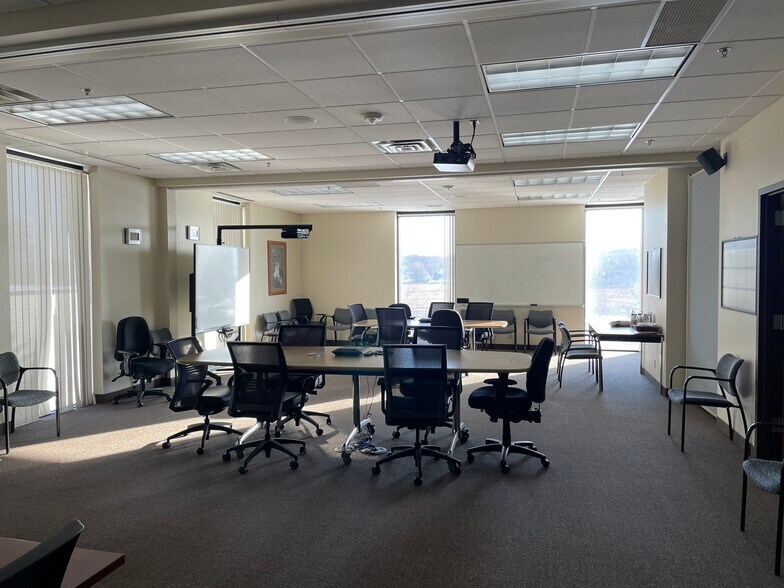 More Photos Of 899 W Highway 96, Shoreview Manufacturing For Lease