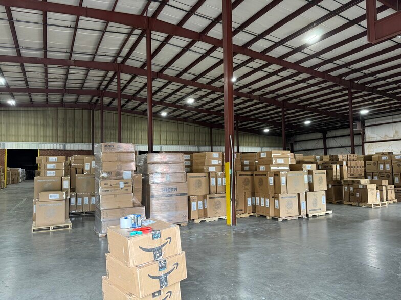 More Photos Of 220 River Dr, Cartersville Distribution For Lease