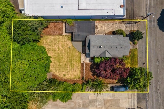 More Photos Of 2105 SE Ochoco St, Portland Office For Sale